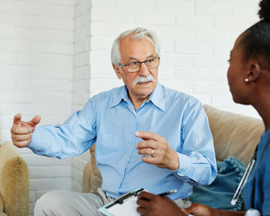 Obraz premium nurse doctor senior care caregiver help assistence retirement home nursing elderly man health support portrait