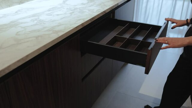 Essential Items for Modern Kitchen Drawer Organization to Enhance Functionality and Style