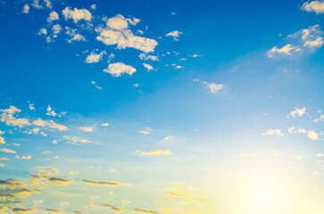 Obraz premium Evening day in countryside with sunset sky on background