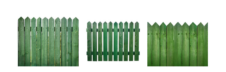 Fototapeta premium A green wooden fence made of vertical planks with pointed tops, with a white background.