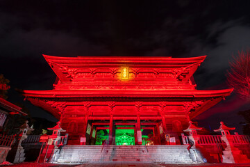 長野灯明まつりでライトアップされた善光寺山門(三門)　長野県長野市