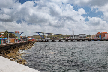 Fototapeta premium Queen Juliana Brücke und Königin Emma Brücke in Willemstad