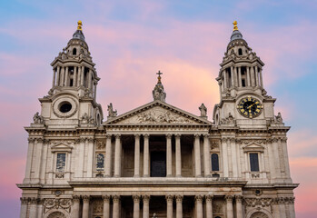 Fototapeta premium St. Paul's cathedral at sunset, London, UK