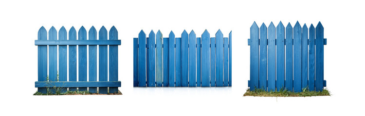 Obraz premium Three sections of a blue wooden fence with pointed tops are isolated on a white background.