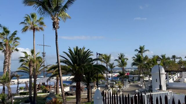 Paseo mar&iacute;timo en Puerto de la Cruz, Tenerife, Islas Canarias