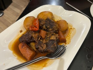 lamb chops with potatoes and vegetables
