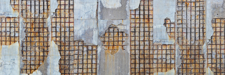 Damaged concrete wall without protective concrete cover - Corrod