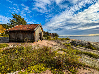 Obraz premium Wooden house near the shore in Berger, Svelvik. 