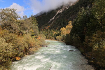 Blick auf die Isar bei Scharnitz in Tirol