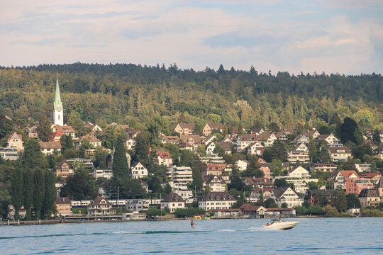 Blick vom Z&uuml;richsee auf Zollikon