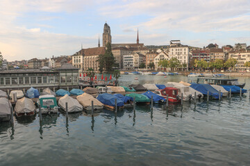 Zürich, Altstadt an der Limmat vom Bauschänzli gesehen