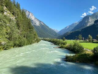 The Aare River in the Haslital Alpine Valley and in the Bernese Highlands - Meiringen, Switzerland (Die Aare Fluss im Alpental Haslital und im Berner Oberland - Meiringen, Schweiz)