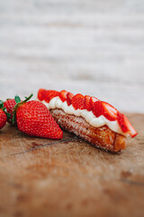 Churros caseiro com morango e doce de leite 
