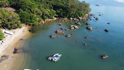 Vista Aérea de Drone de Praia na Ilha de Angra dos Reis