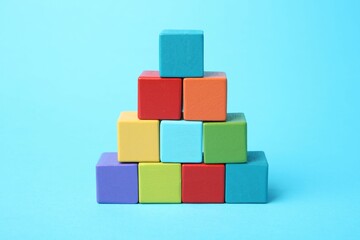 Obraz premium Pyramid of colorful cubes on light blue background