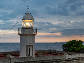 Costa Brava : Faro en la ciudad de Roses, Alt Empordà, España © gurb101088