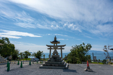 海を臨む神社の鳥居。兵庫県赤穂市で撮影