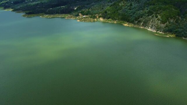 Vuelo Drone Embalse Tomin&eacute; Guatavita Monta&ntilde;a Colombia 4K