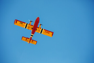 fire fighting airplane