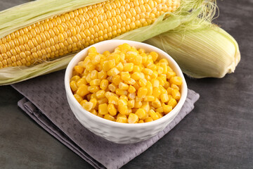 Canned sweet young corn grain