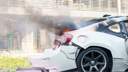 車両火災　交通事故　レッカー