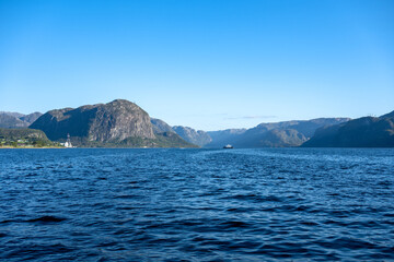 Stavanger Norwegen: Lysefjord mit Hengjanefossen-Wasserfall, Vagabundenhöhle von Fantahålå und Preikestolen