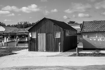Fototapeta premium ancienne cabane de pêcheur ostréicole sur l'île d'Oléron en France en Europe occidentale
