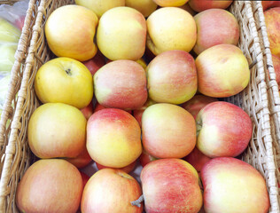 choosing fresh fruits (apples, pears)