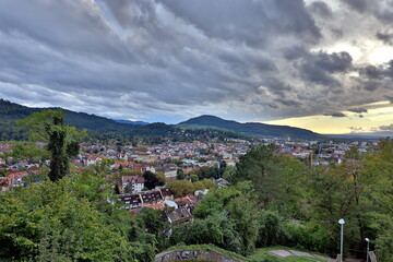 Fototapeta premium Blick auf Freiburg-Wiehre im Herbst