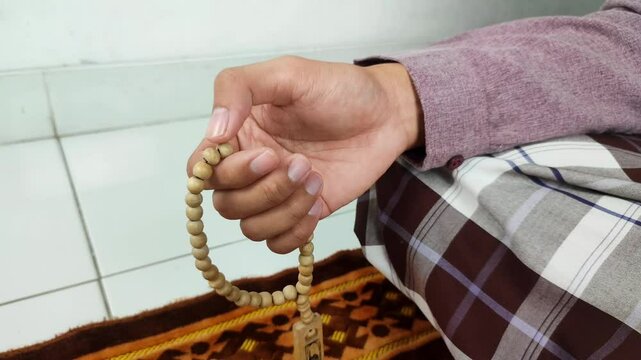 Muslim men dhikr using prayer beads