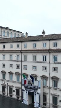 Palazzo Chigi, sede del Governo Italiano. Roma, Italia.
Vista aerea di Piazza Colonna e del Palazzo istituzionale del governo Italiano nel centro storico di Roma.