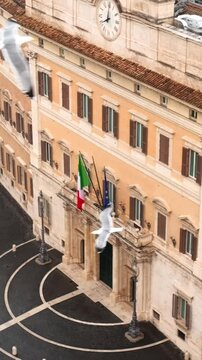 Palazzo Montecitorio, sede della Camera dei deputati della Repubblica Italiana.
Vista aerea di Piazza di Montecitorio, nel centro di Roma, Italia.