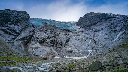 Wanderung zum Gletscher im Jostedalsbreen Nationalpark in Norwegen