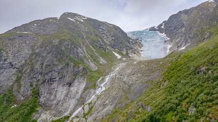 Wanderung zum Gletscher im Jostedalsbreen Nationalpark in Norwegen