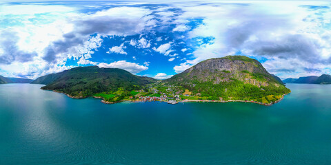 Das schöne Städtchen Solvorn am Sognefjord in Norwegen © Harald Tedesco