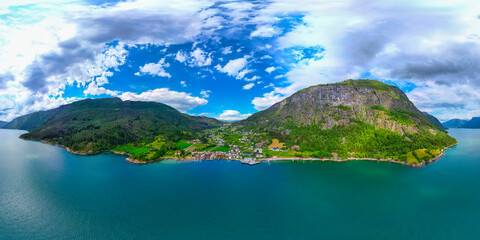 Das schöne Städtchen Solvorn am Sognefjord in Norwegen © Harald Tedesco