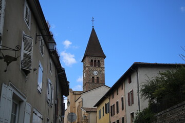 Fototapeta premium Clocher de l'église du village de Vaux-en-Beaujolais