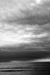 ciel d'orage sur l'océan sur l'île d'Oléron en France