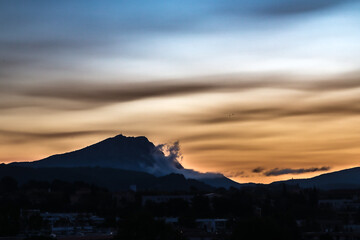 Naklejka premium Sainte Victoire mountain in the light of an autumn morning