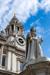 Fototapeta premium London, England: St Paul's Cathedral is an Anglican cathedral in London and is the seat of the Bishop of London 