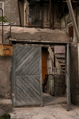 chasing the warm light inside the architecture