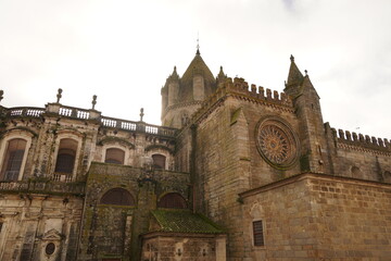 Discovering the narrow and picturesque streets of Evora