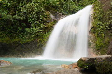 Obraz premium Water flowing through waterfalls