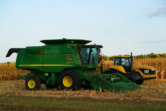 John Deere x9 1000 combine harvester sits on farmland.