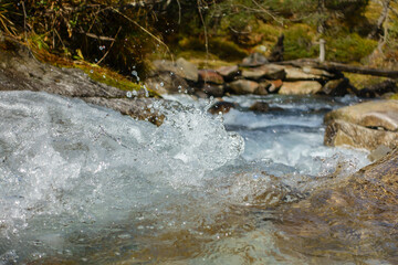 Trinkwasser kalt und frisch aus den Bergen