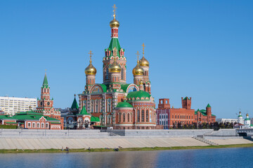 Obraz premium The Annunciation Cathedral in the cityscape on a sunny August day, Yoshkar-Ola