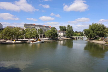 Fototapeta premium La rivière Erdre dans Nantes, ville de Nantes, département de la Loire Atlantique, France