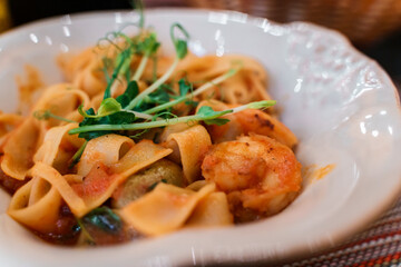 Pasta with shrimp with tomato sauce.