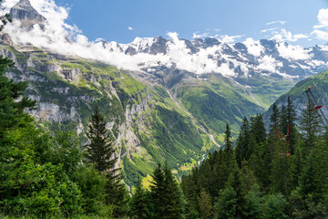 Obraz premium Stunning mountain landscape of Lauterbrunnen valley, Switzerland. Hiking trail from Murren to Gimmelwald village
