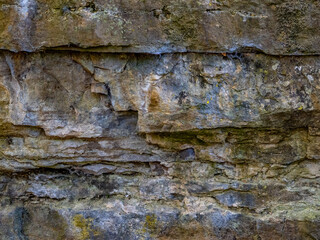 Felswand im Sandstein